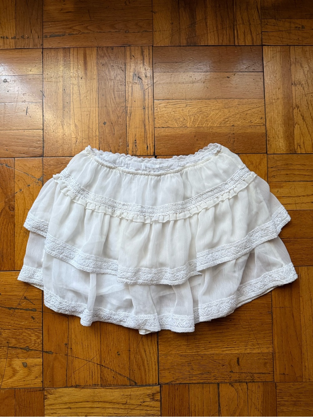 Urban Outfitters White ruffled Skirt